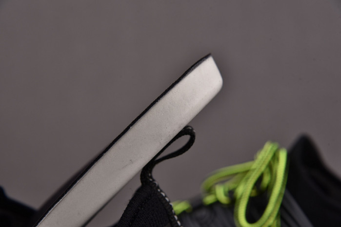 G*u*i* trainer sneaker80