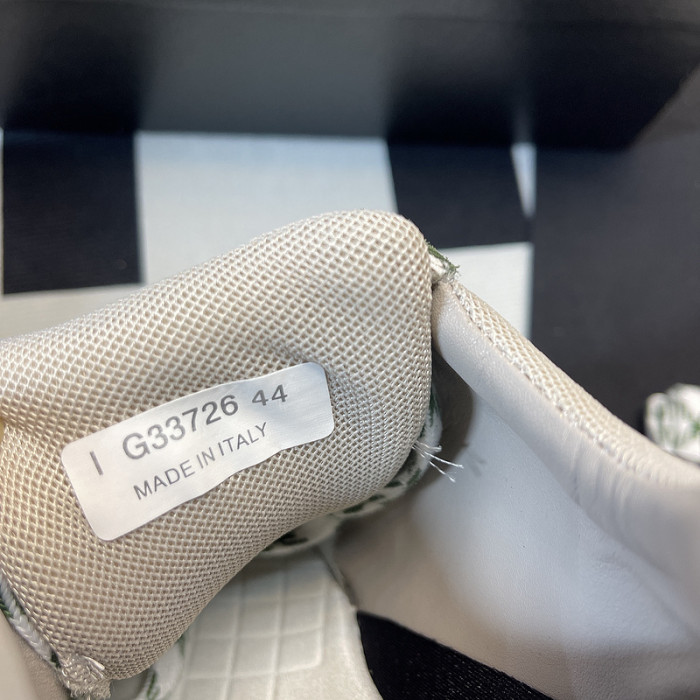 chane* snekaers c000019