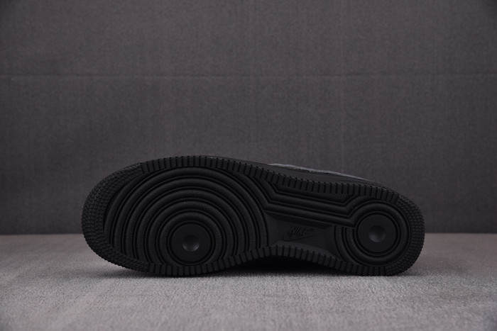 nike air force 1 low 07 triple black cw2288-001