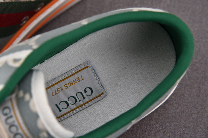 G*u*i* trainer sneaker92