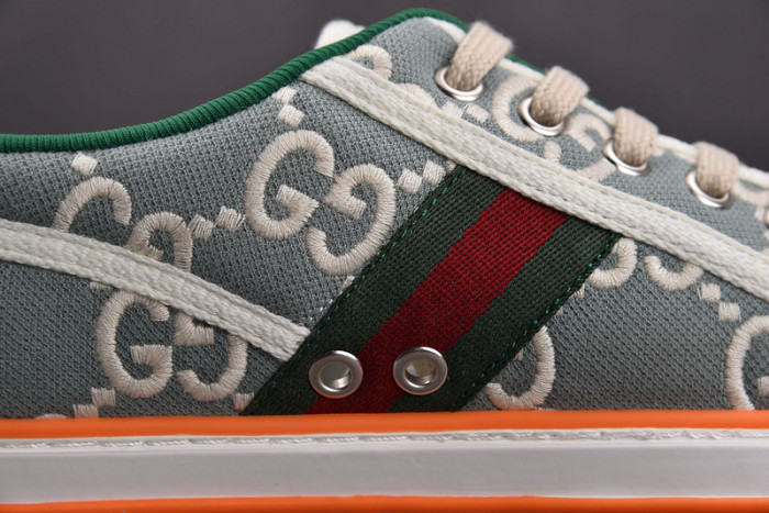 G*u*i* trainer sneaker92