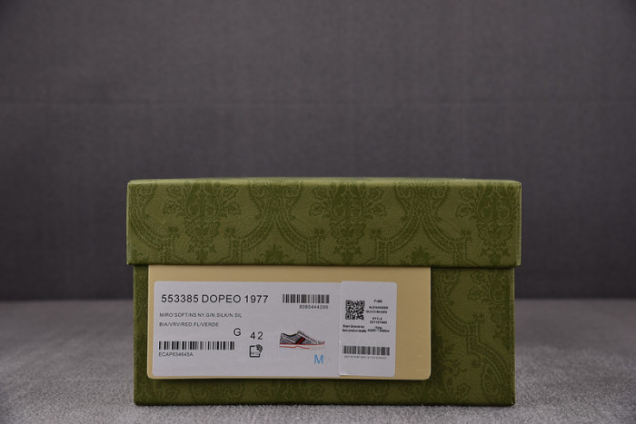 G*u*i* trainer sneaker92