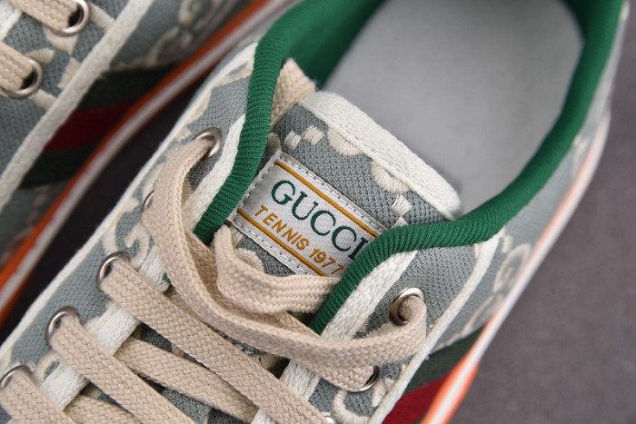 G*u*i* trainer sneaker92