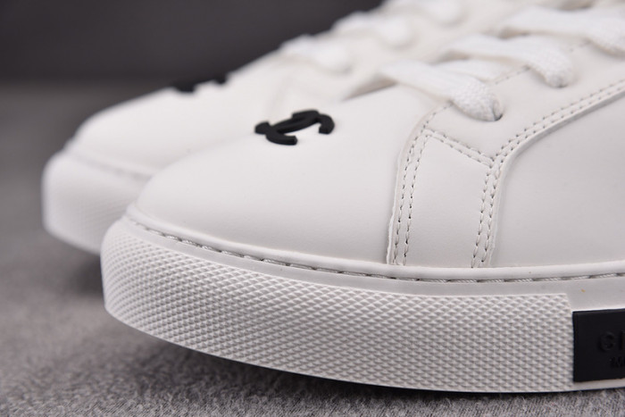 chane* snekaers c000031