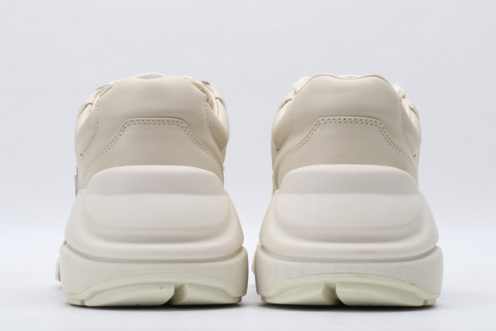 G*u*i* trainer sneaker22