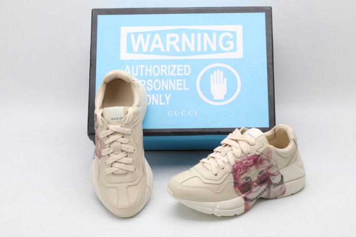 G*u*i* trainer sneaker22