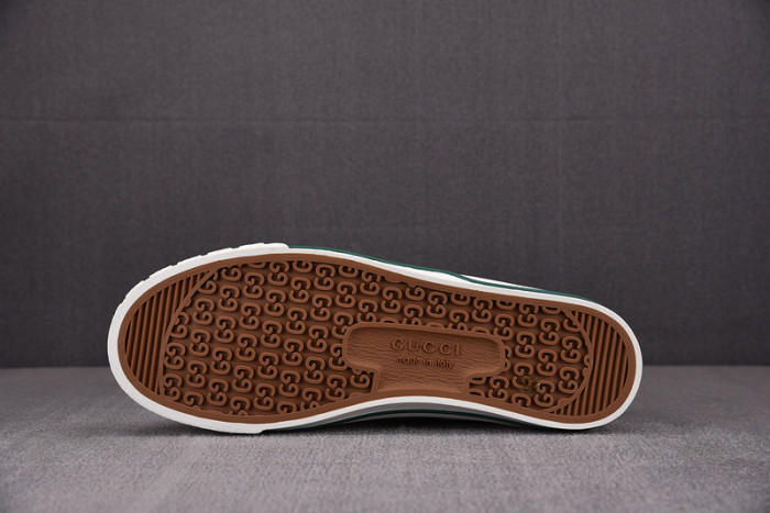 G*u*i* trainer sneaker98