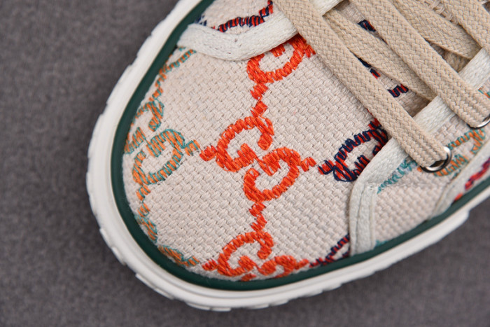 G*u*i* trainer sneaker98