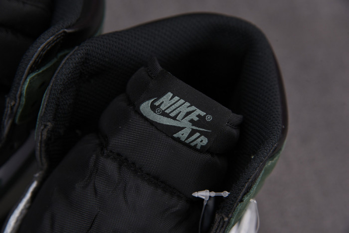 air jordan 1 retro high og "clay green" 555088-135