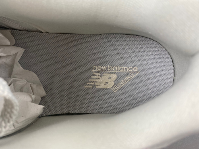 NEW BALANCE 9060 NB000042