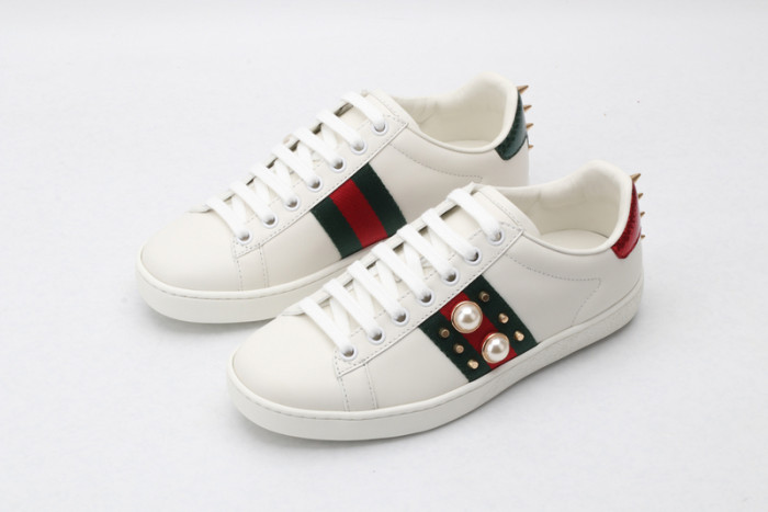 G*u*i* trainer sneaker54