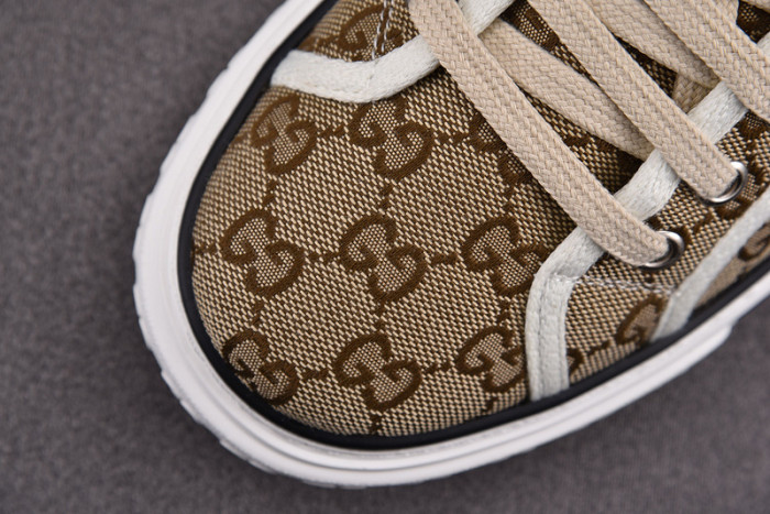 G*u*i* trainer sneaker93